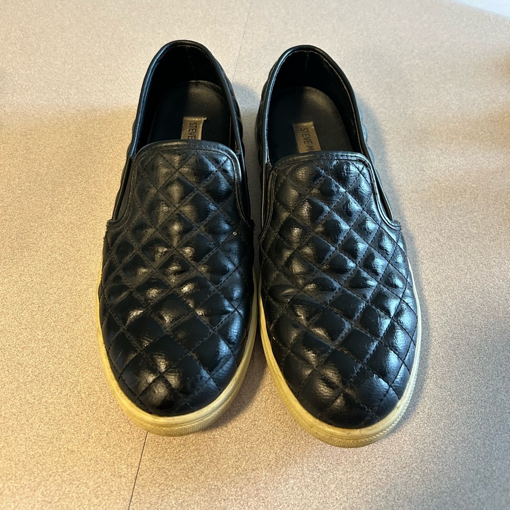 - Steve Madden ecentrzq quilted leather slip on shoes women’s size 9